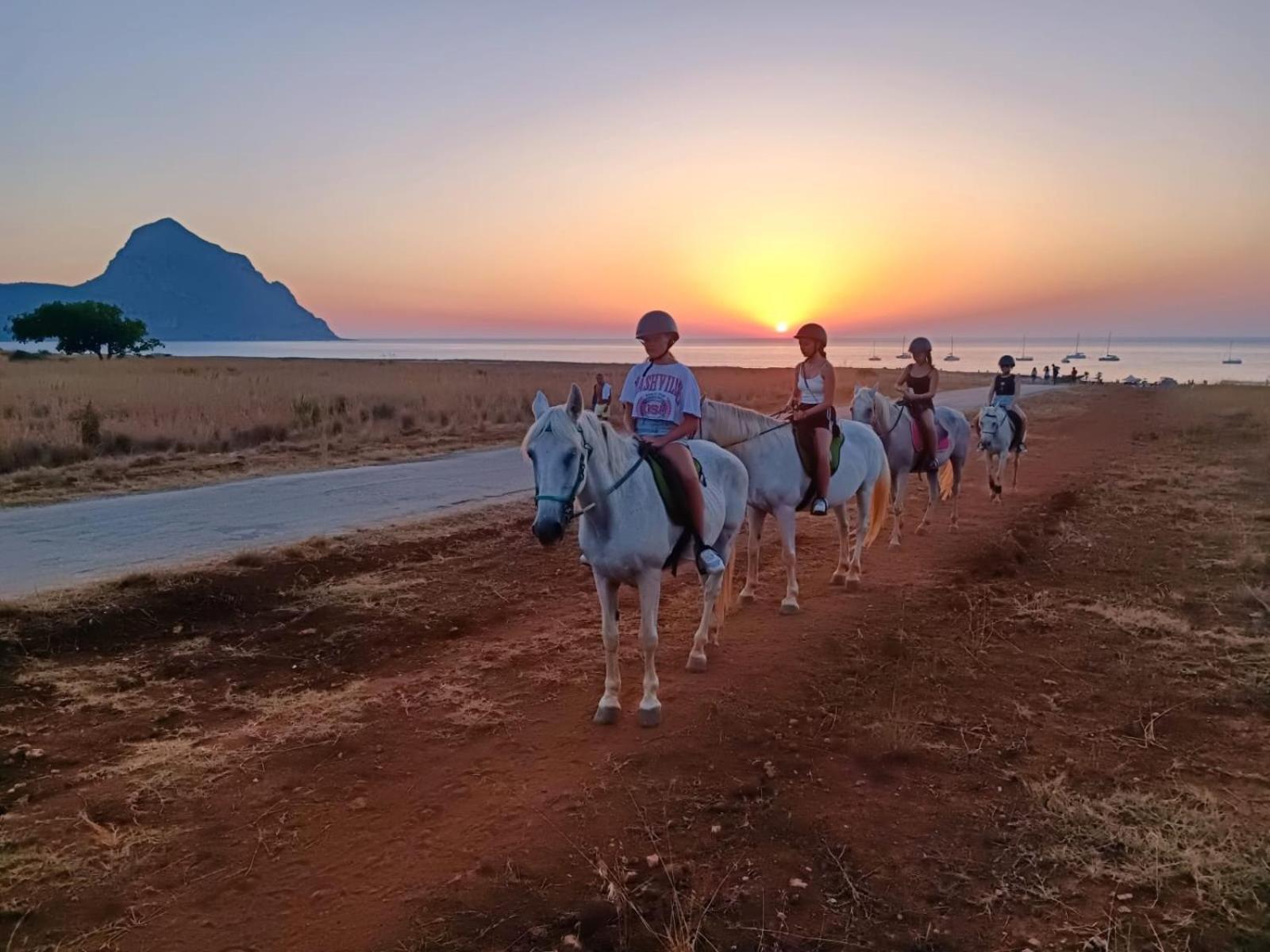L'Oasi Una Pineta Sul Mare Custonaci Ngoại thất bức ảnh